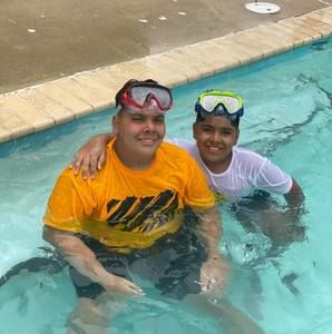 Meet your Posher, Adriana